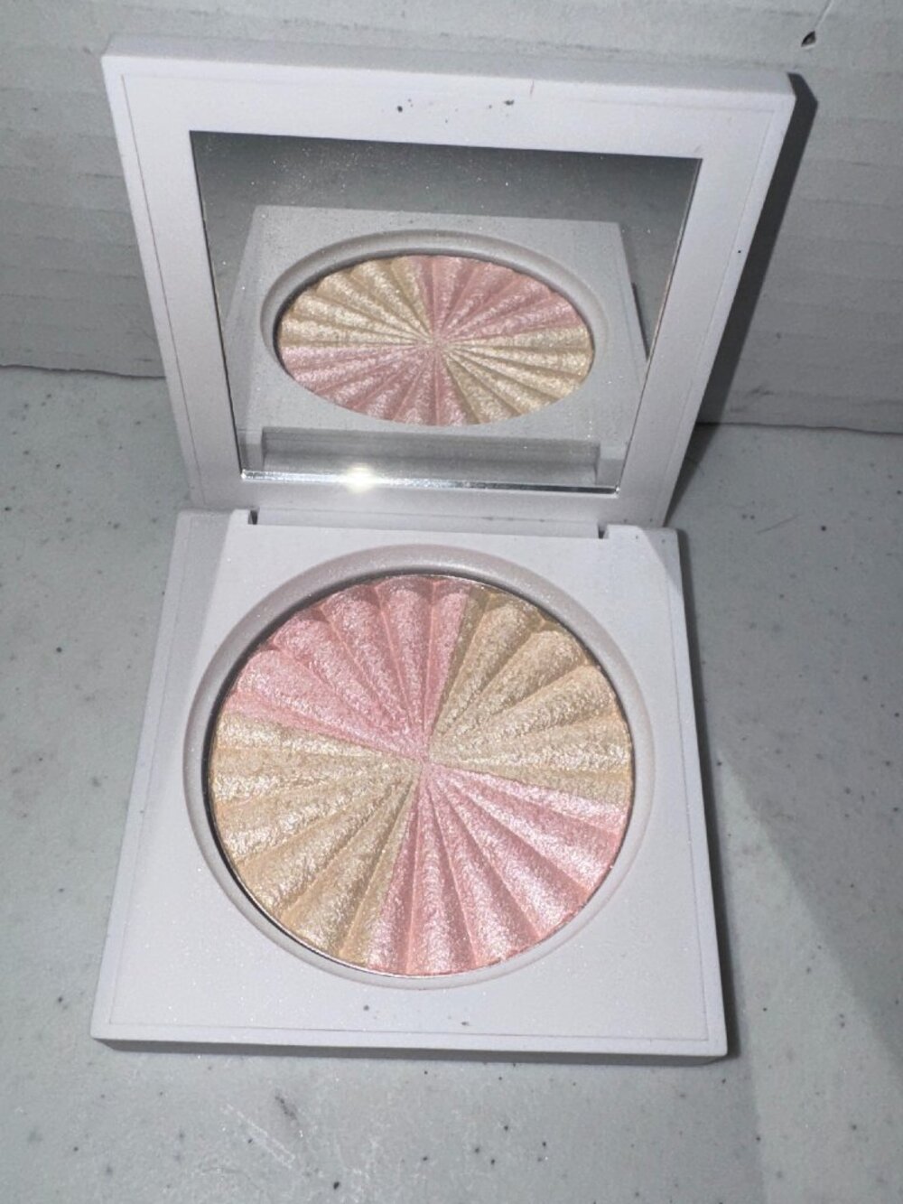 OFRA x Samantha March Start Inspired Highlighter